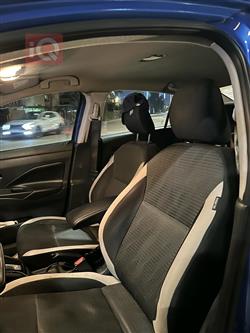 نيسان فيرسا